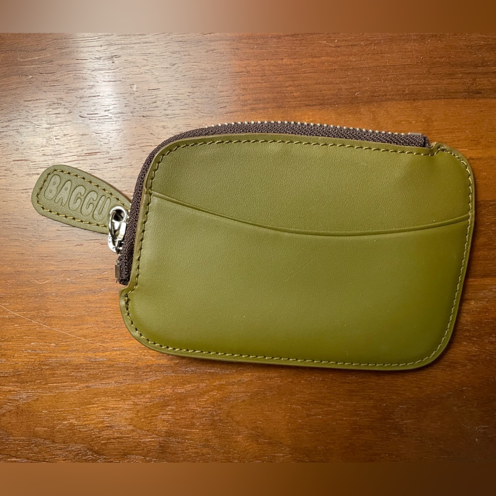 Baggy Groovy Small Leather Wallet Olive Zipper NWOT